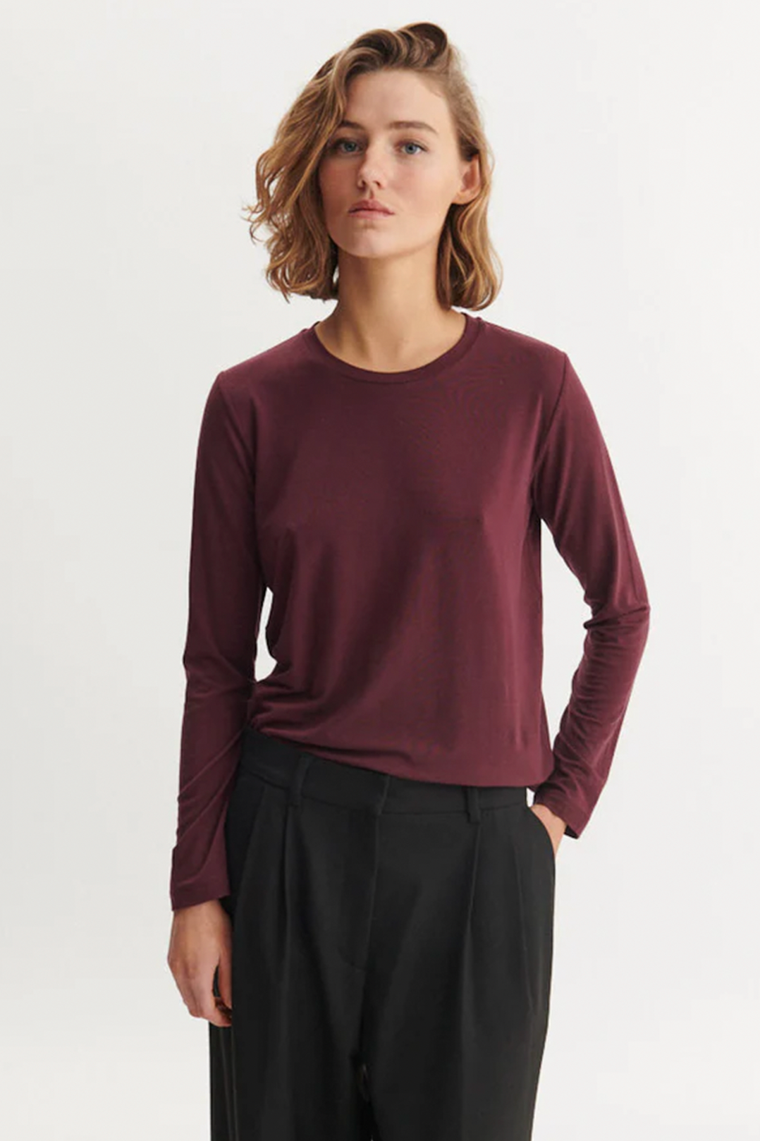 Basic Apparel Jolanda LS Tee T-shirts 475 Port Royale