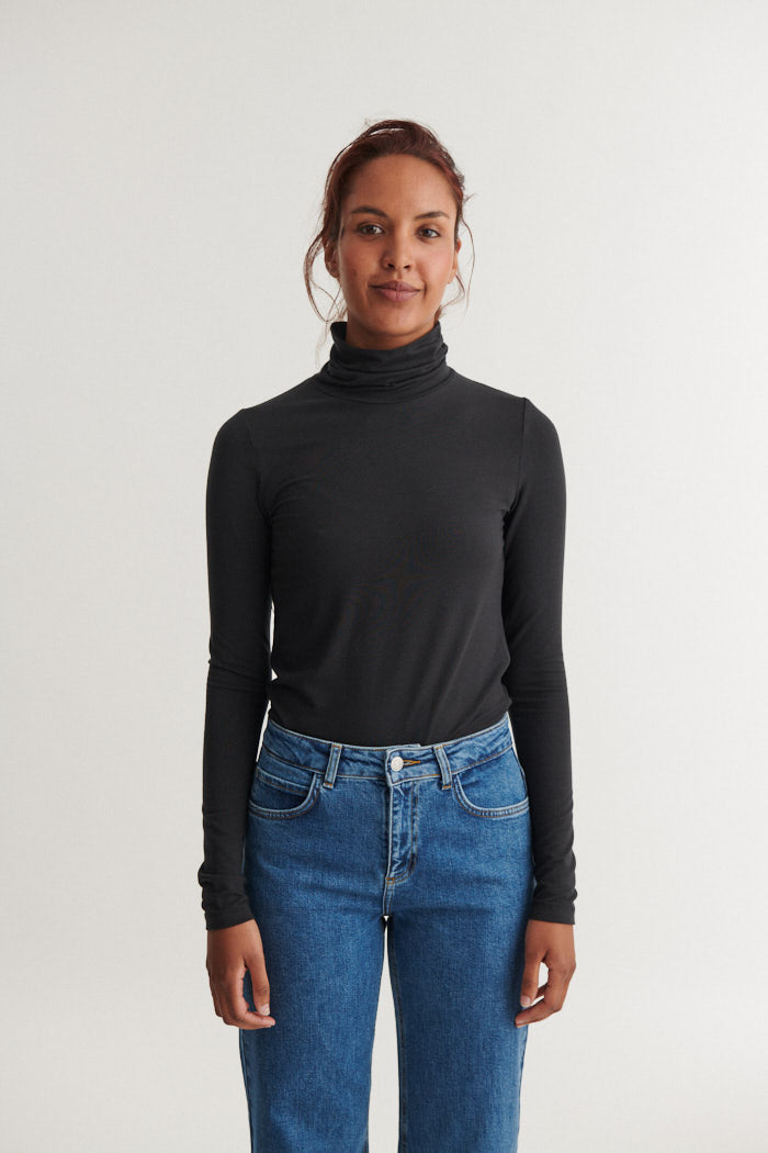 Basic Apparel Joline T-Neck T-shirts 001 Black
