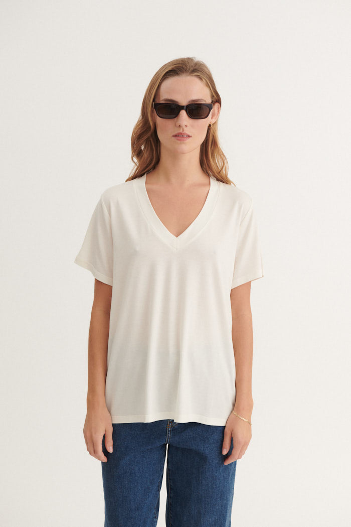 Basic Apparel Joline V-neck T-shirts 003 Off White