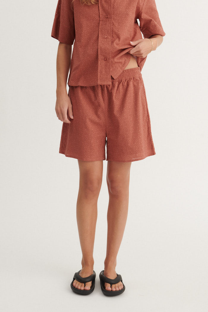 Basic Apparel Lotus Shorts Shorts 780 cedar wood